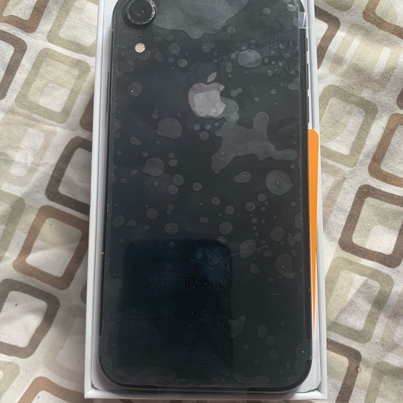 iPhone XR 64gb - Picture 5 of 8